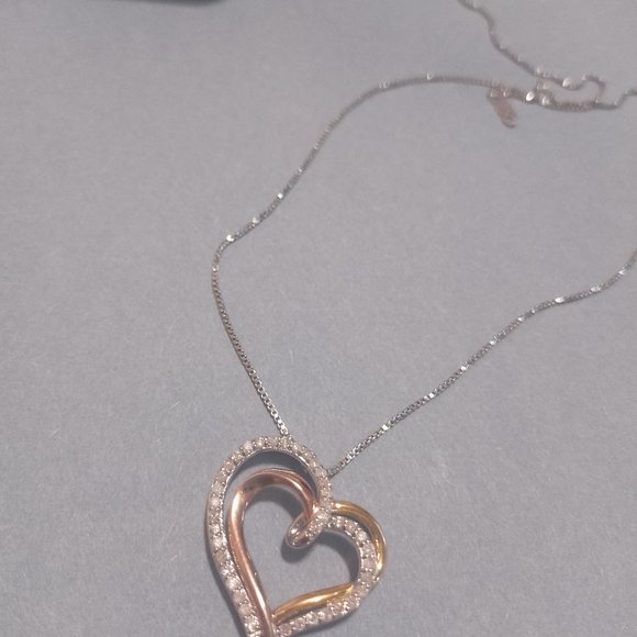 Gold over Silver 0.5 CT TW diamond pendant - Picture 6 of 8